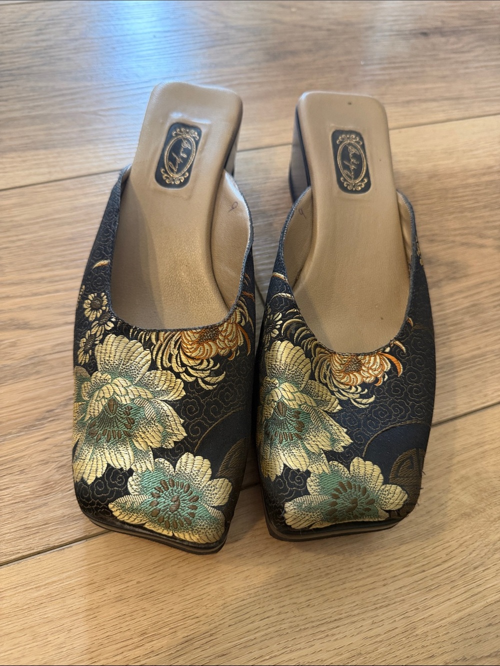 Salpy Handmade Slip On Flower Wedge Mules Size 9